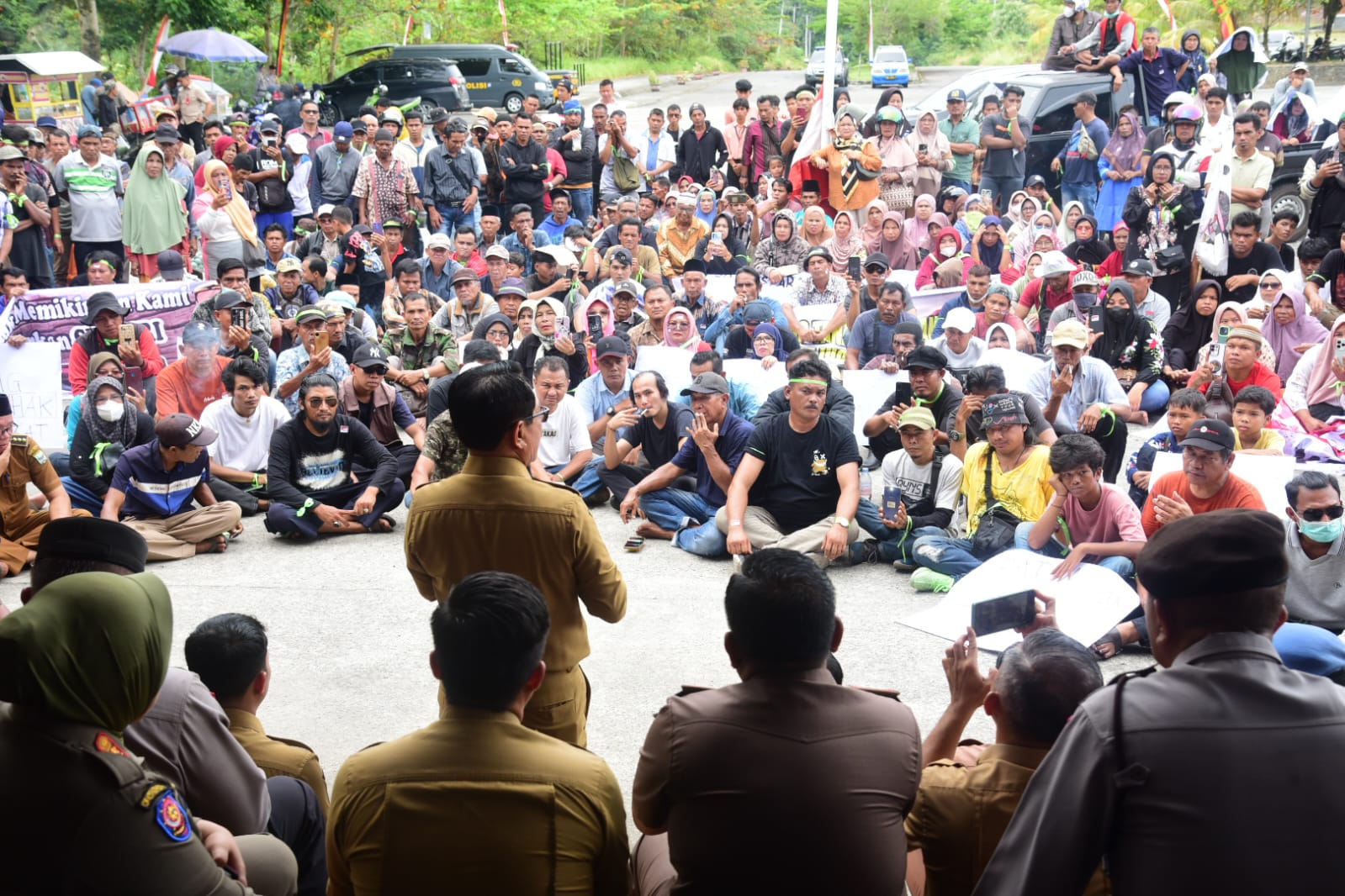 Bupati Padang Pariaman John Kenedy Azis Terima Aspirasi Masyarakat Terkait Ganti Rugi Tanaman dan Bangunan dilokasi Tanah Negara Tarok City