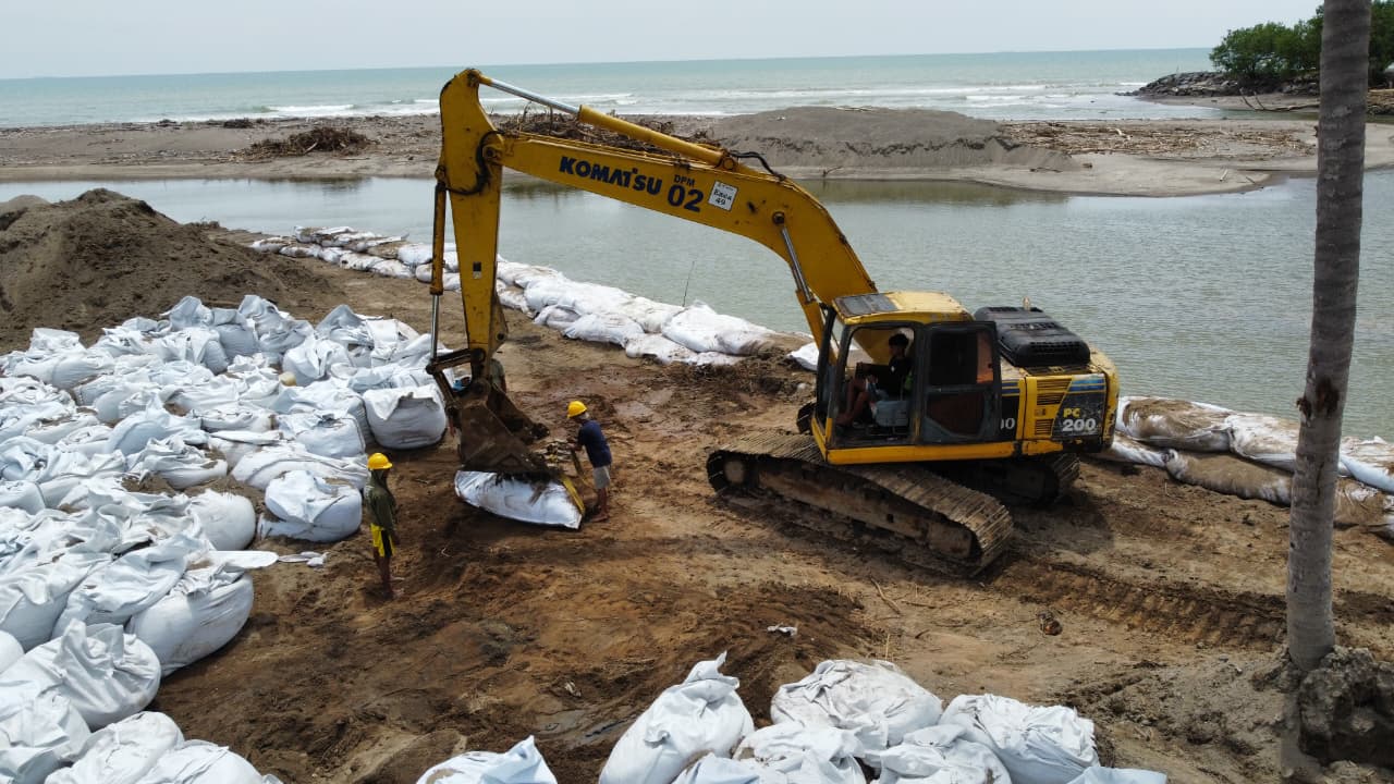 John Kenedy Azis: Pemerintah Tak Pernah Berhenti Cari Solusi Banjir di Kampuang Galapuang dan Muaro Ulakan